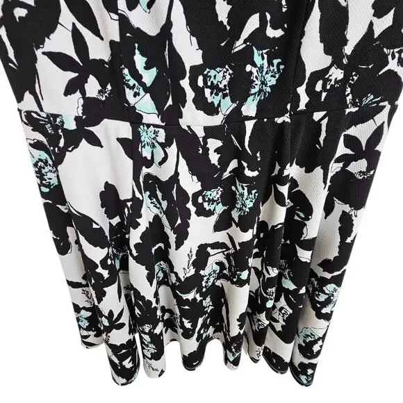 Torrid Dress Knee Length Dress Floral Dress Fit Flare Dress 2X Black White - Picture 3 of 7